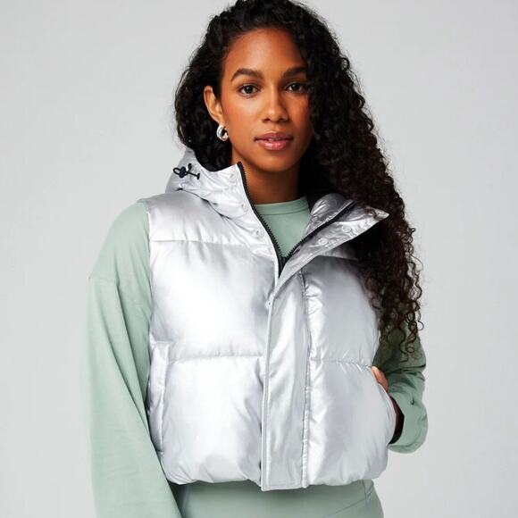 Fabletics Essential‎ Cropped Hooded Puffer Vest Silver Shine Sz M - Picture 1 of 14
